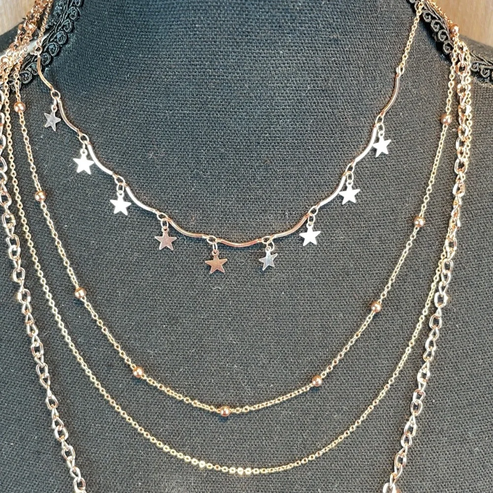 New with tags women’s dainty  Multilayered necklace - Picture 2 of 6